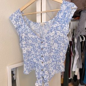 Floral top w tie at bottom